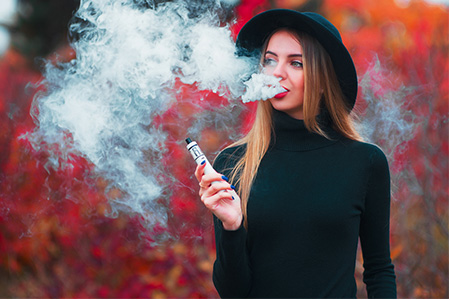 Chica vapeando Chica vapeando
