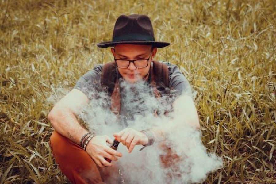 chico con vaper